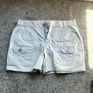 cute khaki shorts !